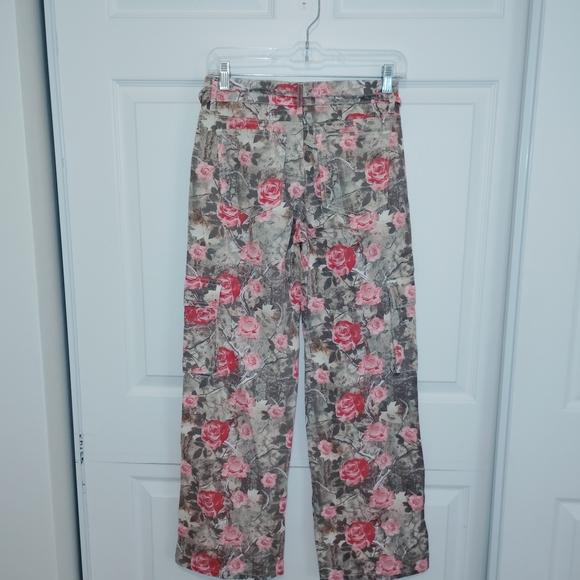 Riley And James Floral Wide Leg Pants in Pink & Tan. - Picture 3 of 3